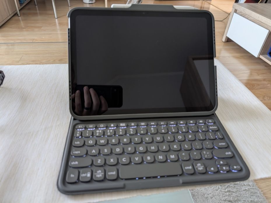 iPad 10 generacji + Apple Pensil + klawiatura Zagg pro keys