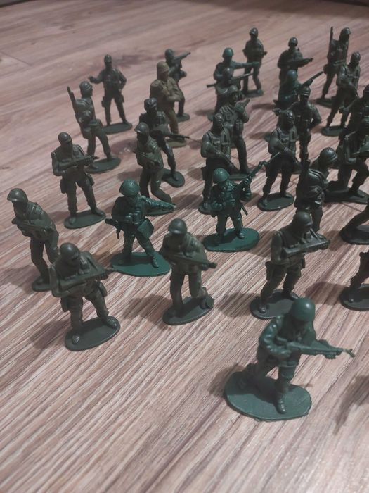Żołnierzyki plastikowe z czasów PRL 44 sztuki