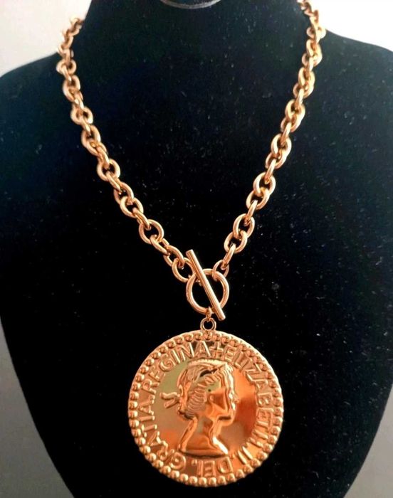 Colar da medalha grande.