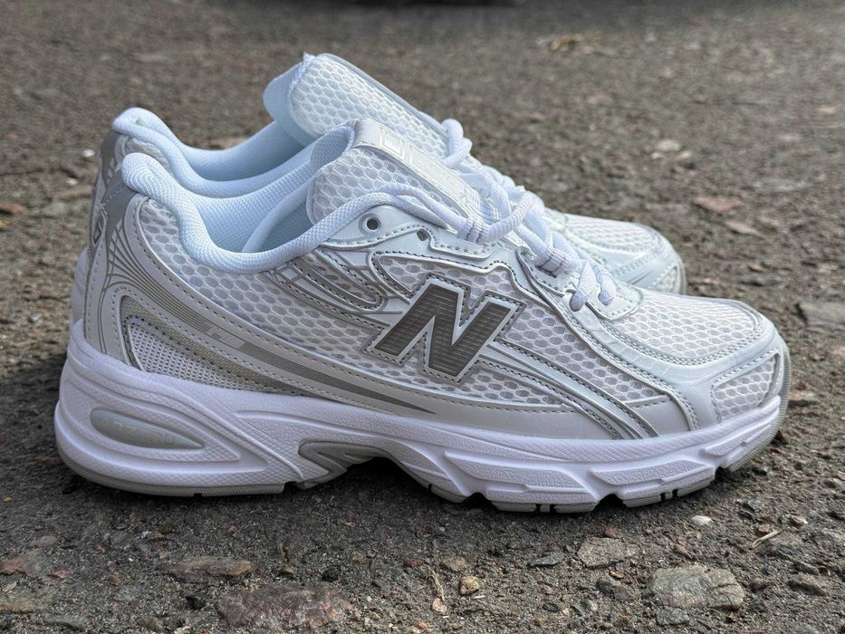 Нові кросівки New Balance 740