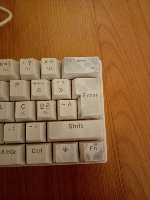 Teclado 60% mecânico