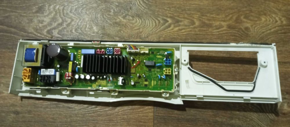 Панель приборов для стиральной машины LG б.у в хорошем состоянии.