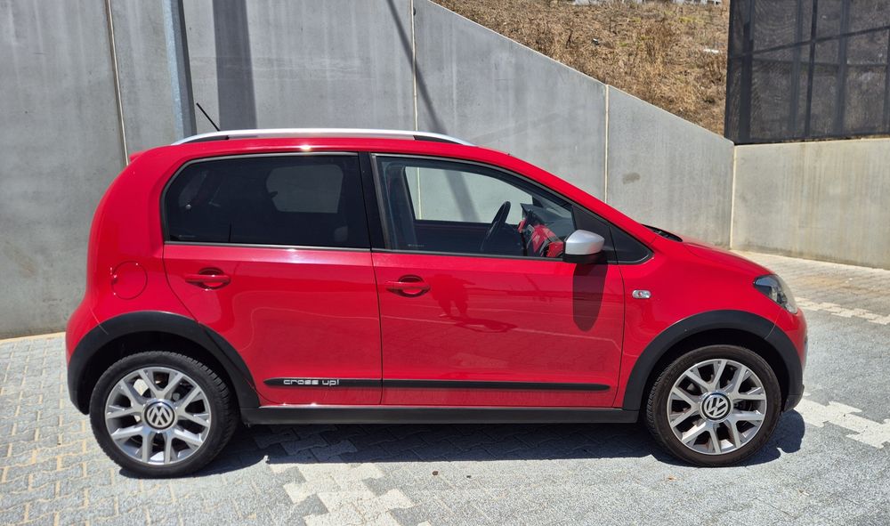 VW Up! Cross Up 1.0 75cv Full Extras