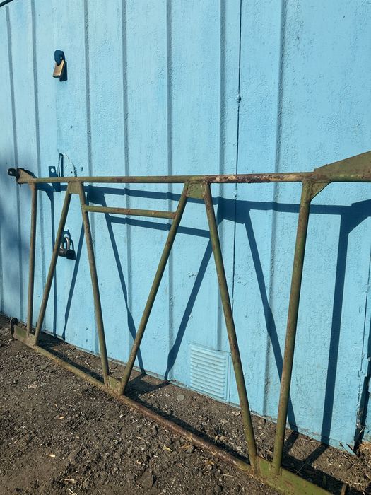 Оградка забор железный