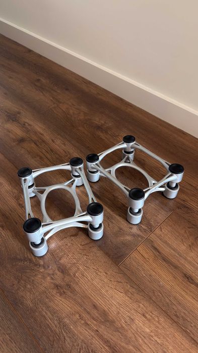 IsoAcoustics ISO-L8R - Suportes de isolamento para colunas (par)