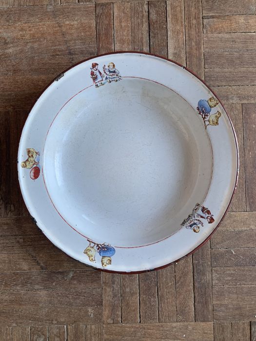 Pratos em esmalte