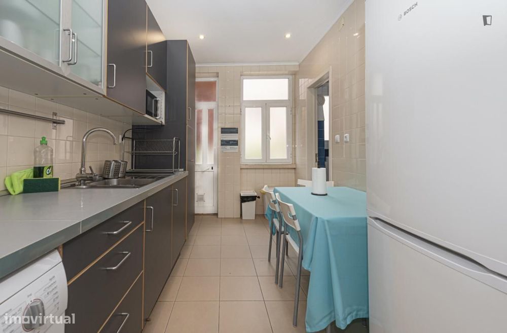 Quarto - localizado em Sete Rios Lisbon