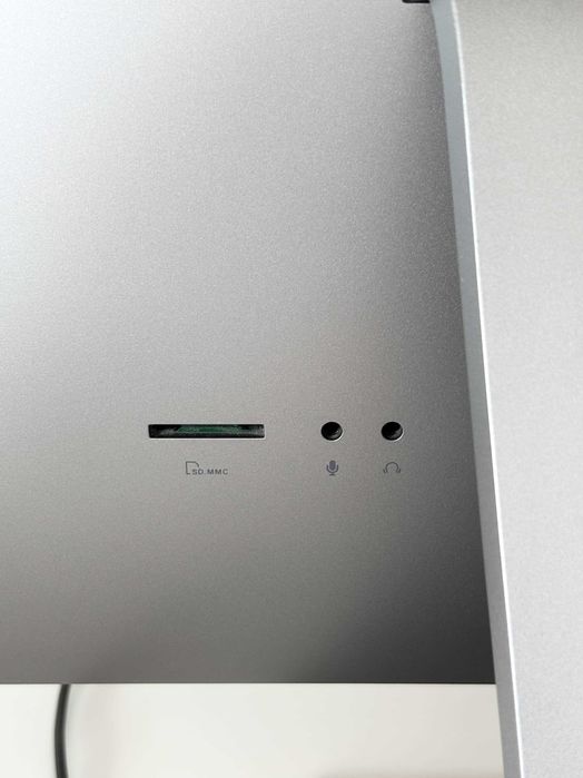 Computador All-in-One ASUS Zen AiO ZN241IC / i5 / 8GB / 1TB / Caixa