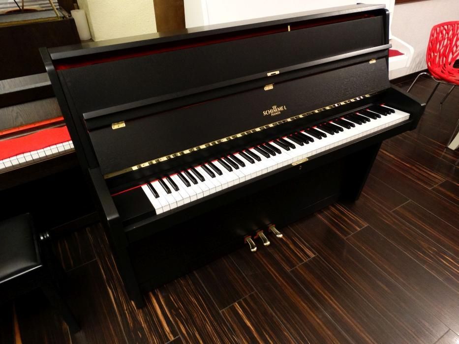 Pianino schimmel czarne od PianoDesign