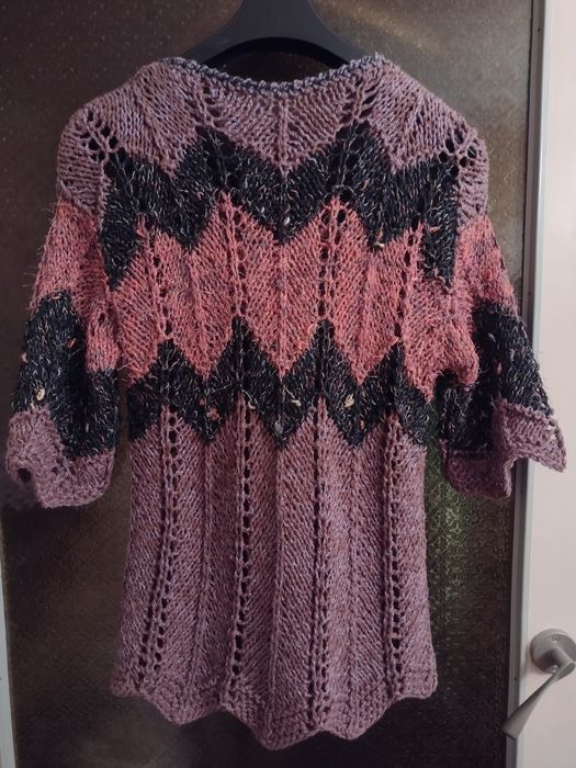 Sweterek damski ażurowy robiony na drutach