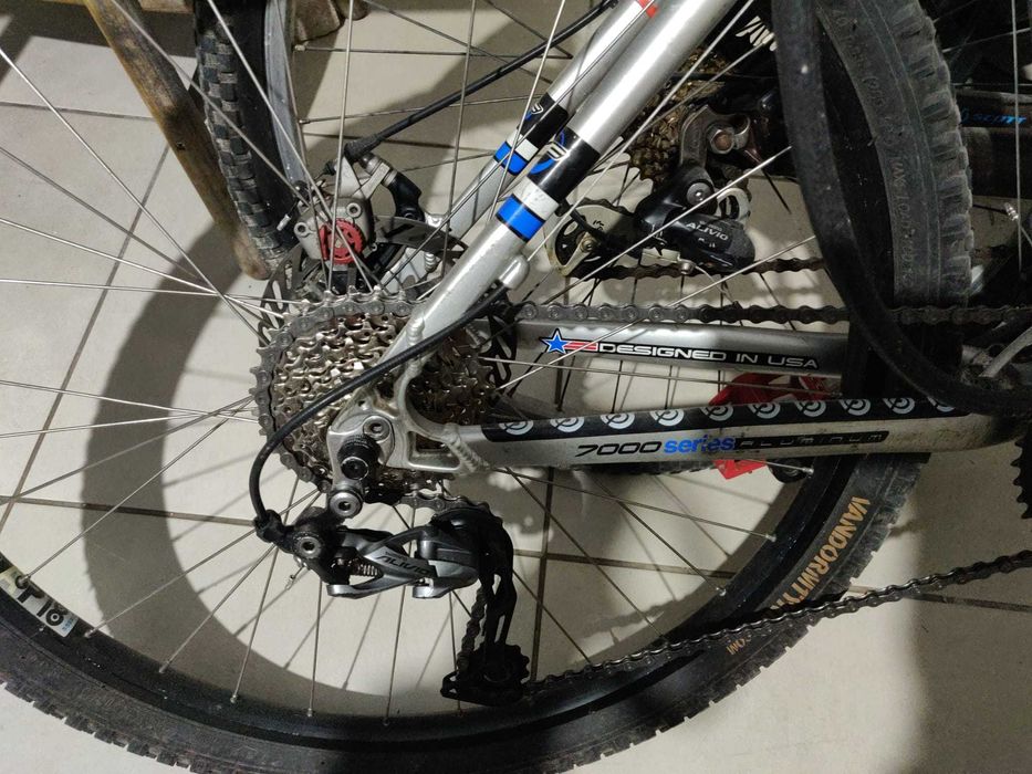 Bicicleta FELT FS 900