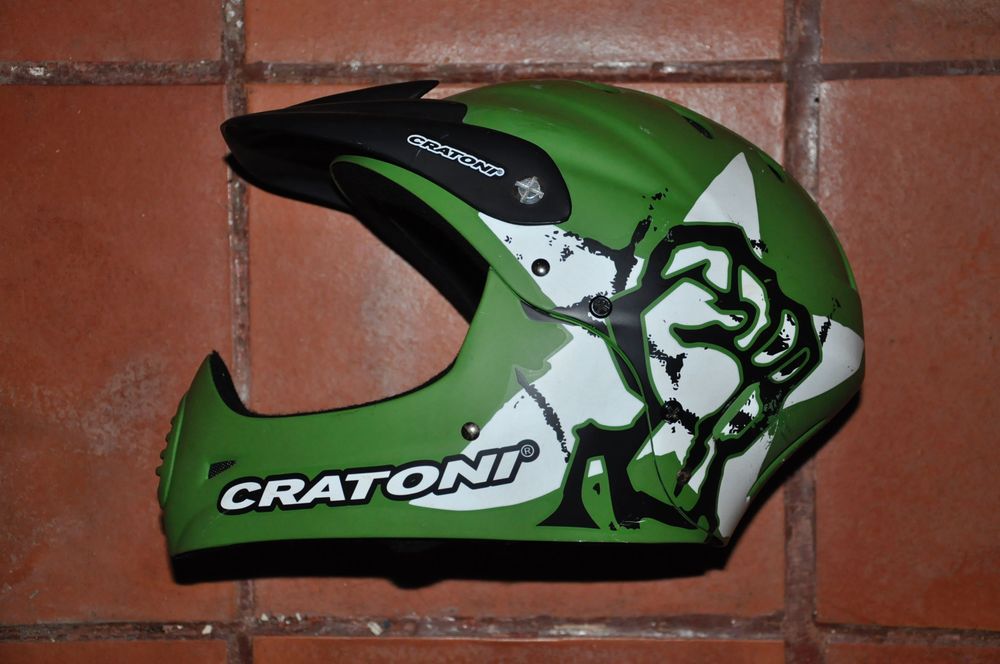 Bicicleta Scott Nitrous 10 e equipamento de downhill