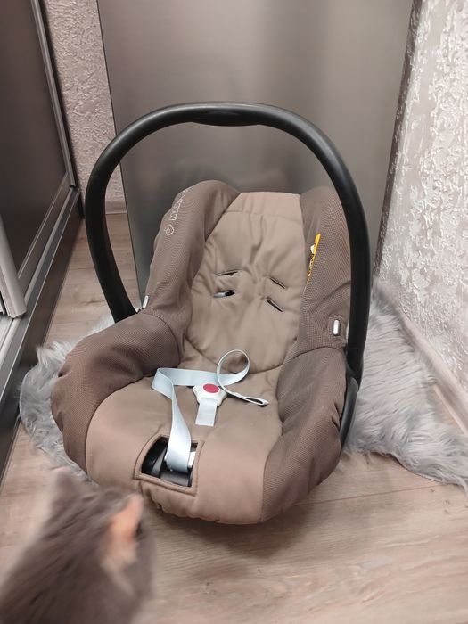Автокрісло-переноска Maxi Cosi з адаптерами