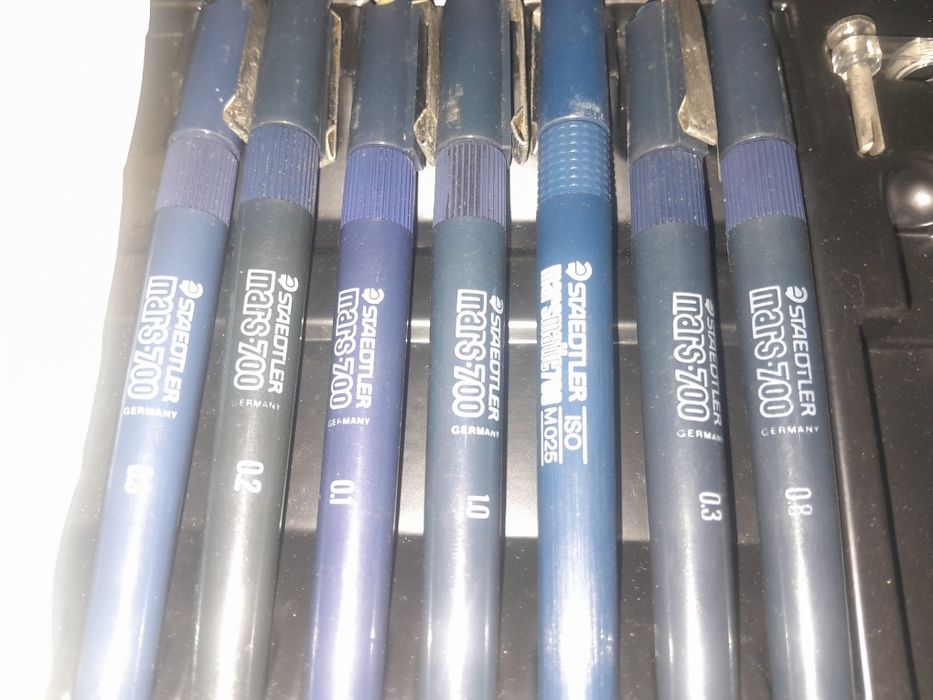 Vendo 5 conjuctos de canetas ROTRING 15€