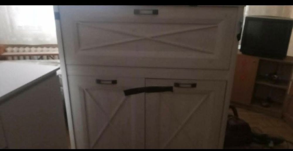 Duża pojemna komoda