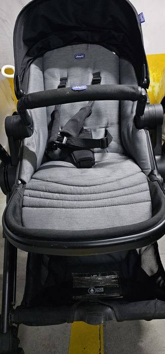 Carro de bebé com ovo