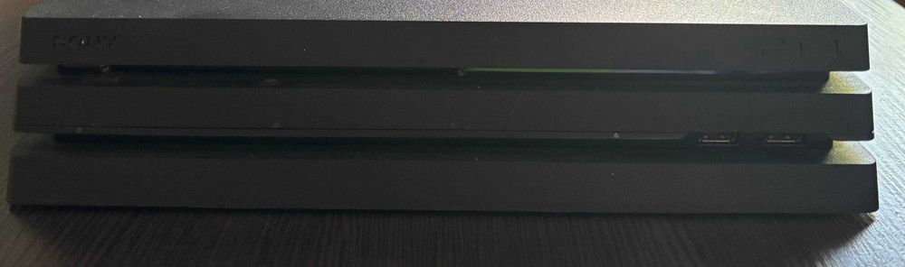 PS4 PRO 1 TB + 2 джойстика + рідна коробка з документацією та чеком