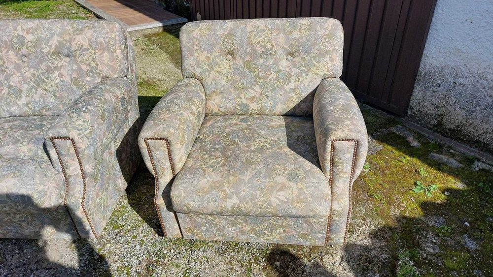 Terno de sofás em bom tecido