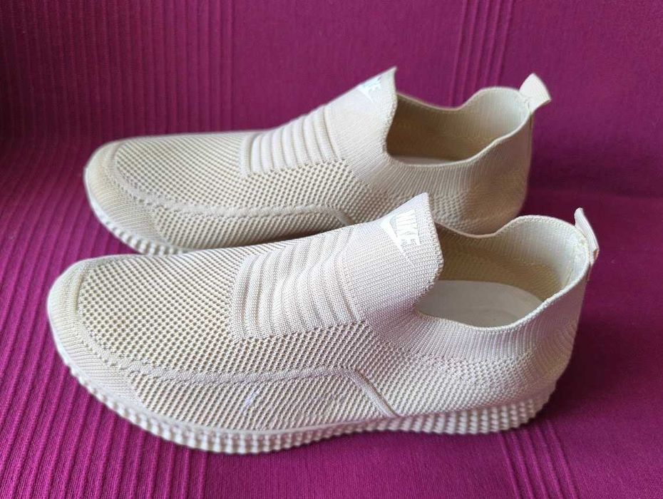 Beżowe buty skarpetowe rozm.39