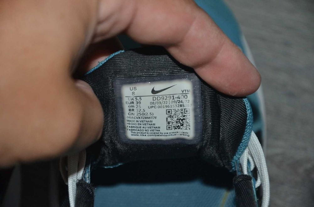 Продам кросівки Фірма Nike Quest 5 .