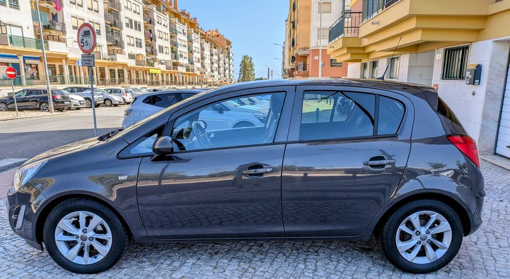 Opel Corsa 11/2014 com 60mil km