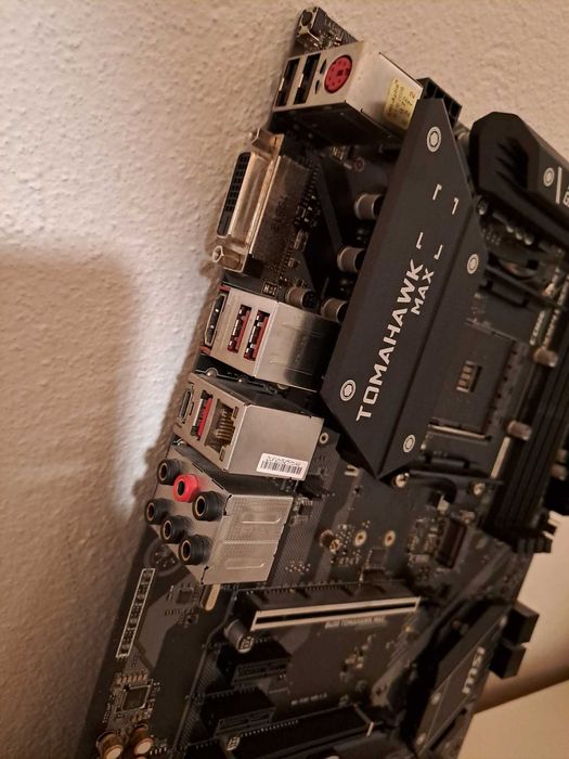 Motherboard MSI B450 Tomahawk Max para AM4 / Ryzen