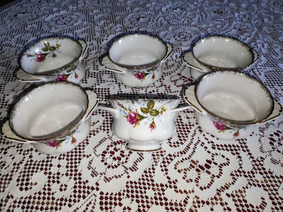 bulionówka porcelanowa Chodzież  Iwona złota róża