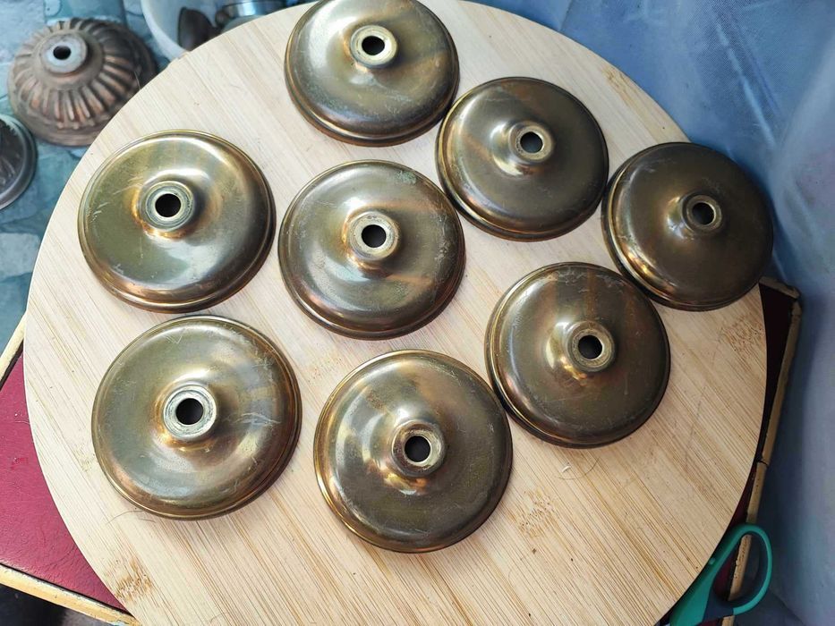 Stara mosiężna podkloszówka,podsufitka,śr.8,9 cm.cena za 1 sztukę