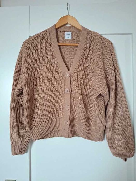 Sweterek beżowy na guziki