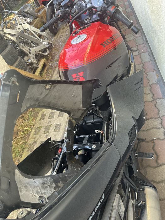 Honda Cbr 1000 bak owiewki ogon licznik silnik lagi kola blotnik