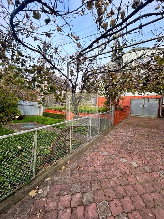 Продам затишний будинок з басейном та зоною відпочинку біля Дністра