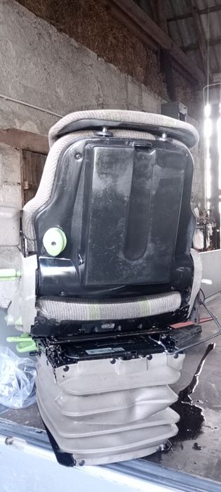 Fotel siedzenie John Deere pneumatyczne obrotowe Grammer msg 95