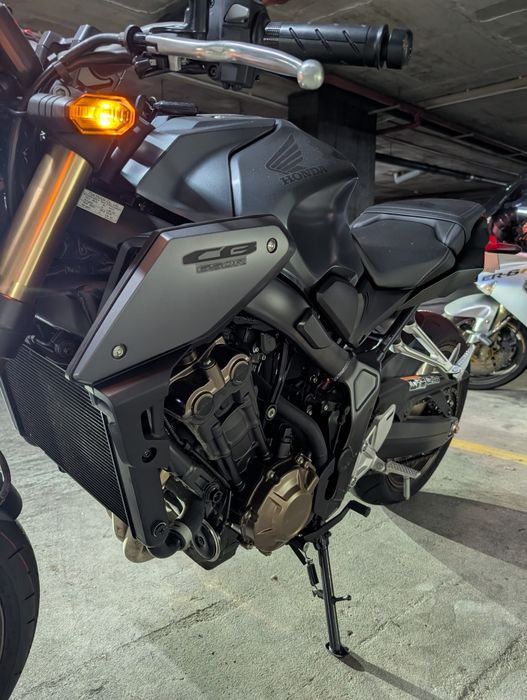 Honda Cb650r 2023 - Gray - 2500kms