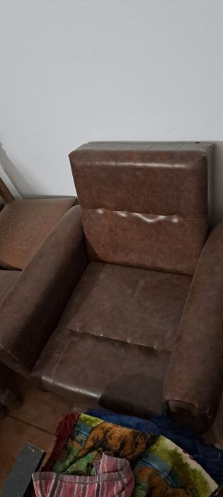 3 Sofás em napa antigos