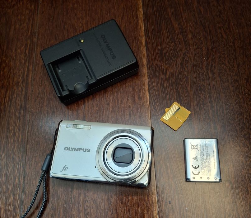 Câmara Olympus FE-5020 – 12MP | 5x Zoom | KIT Completo