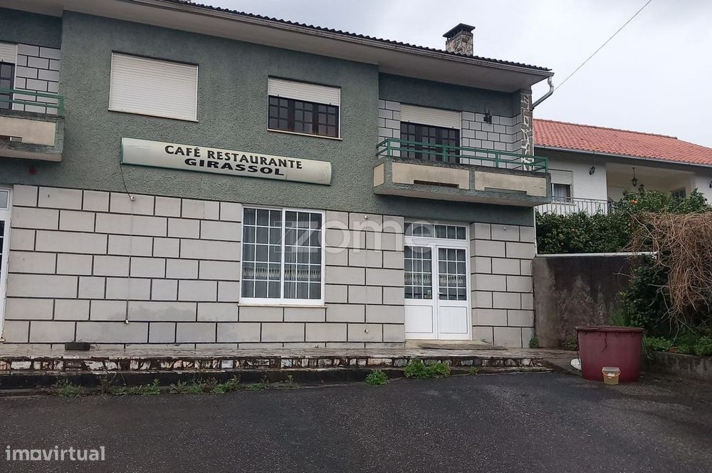 Moradia com Restaurante Pronto a Funcionar