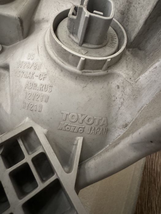 Фара передня Toyota Highlander 2012 оригінал