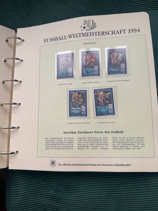 2 albumy z piłkarskich MŚ 1994 r