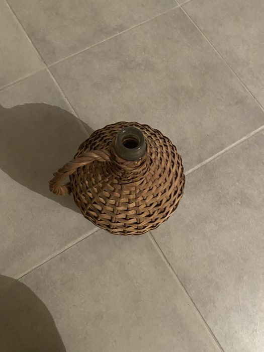 Garrafão Antigo em Vidro e Vime