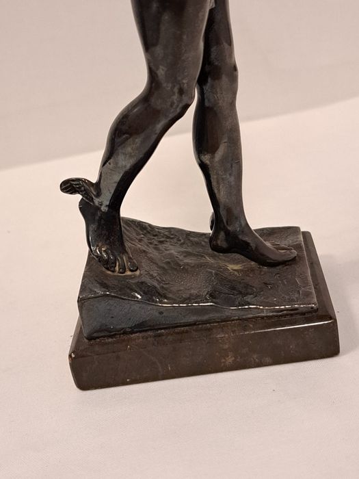 Escultura em bronze (mercurio voador)r