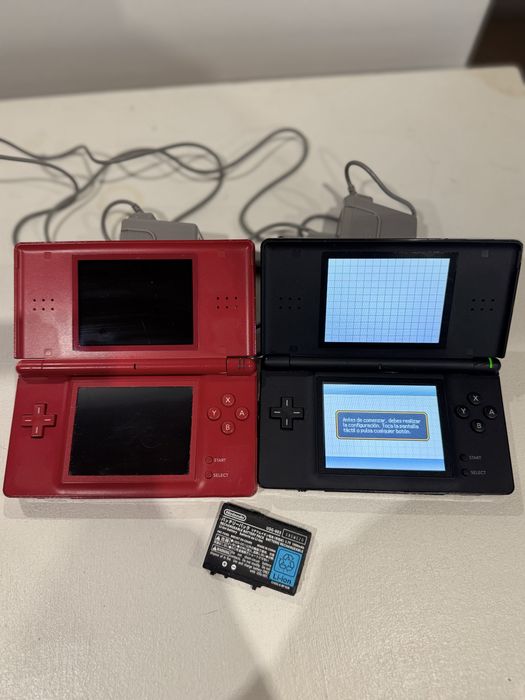 Nintendo ds vermelha e preta