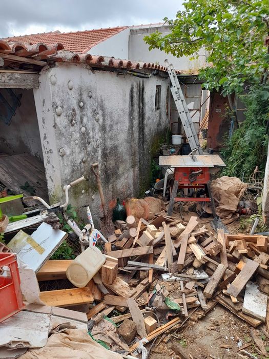 Demolicao, Recolha e limpeza de entulho e lixo de obras armazens etc