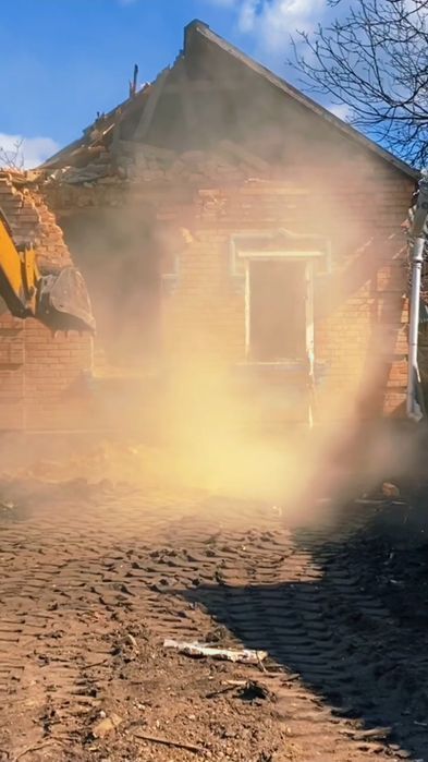 Демонтаж під ключ Кропивницький. Знесення будівель, демонтаж фундаменту, бетону, покрівлі. Розчищення ділянки. Вивіз будівельного сміття