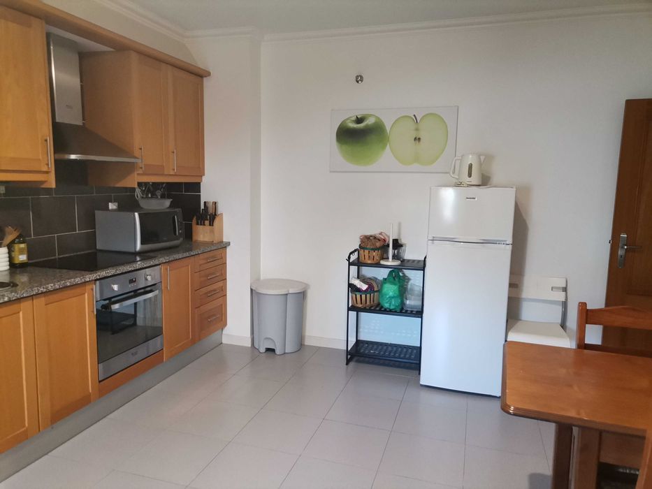 Amadora (Urb. Moinho do Guizo)- Quarto mobilado