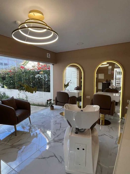 Aluga-se espaço para profissional área da beleza – Costa da Caparica