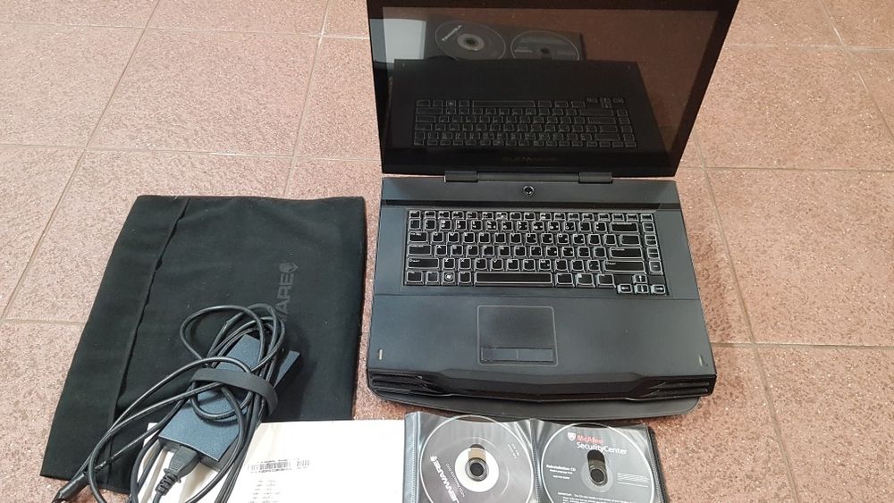 ALIENWARE M15X laptop gamingowy + podkładka wentylacyjna gratis