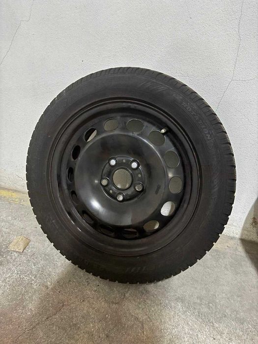 4 jantes de ferro VW com pneus em excelente estado + tampões originais