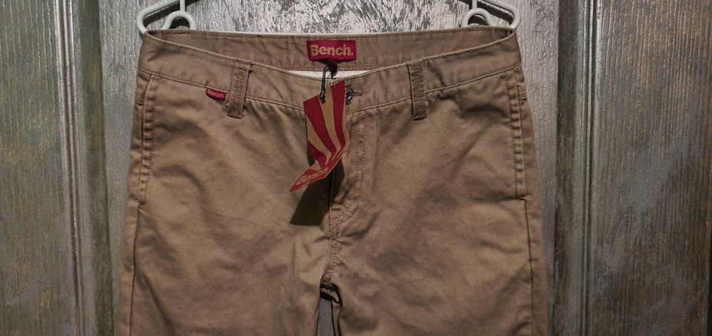 Beżowe nowe dzwony jeansowe Bench 28