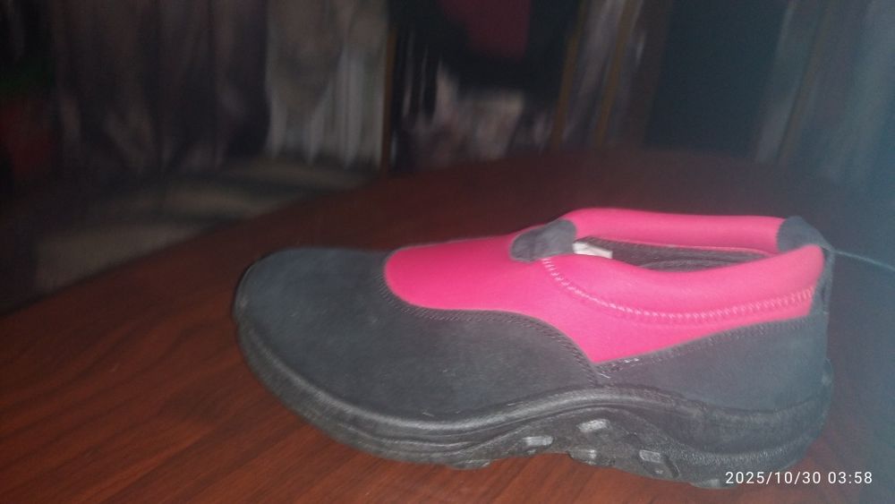 Почти полукроссовки. Довольно тёплые и очень не плохо держат воду, чис