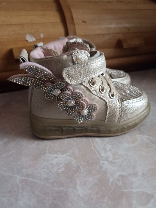 Продам демисезонные ботинки, скпожки для девочки